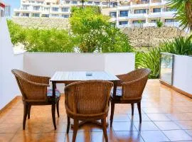 Appartamento Parque Albatros vista piscina e mare