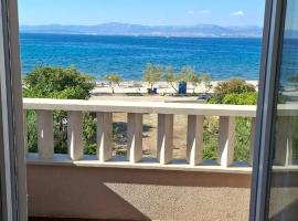 Apartments Zvone,place by the sea, hôtel à Mirce