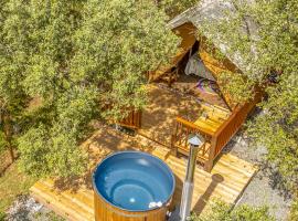 Casa Novena glamping tra gli uliveti, hotel em Vezzano Ligure