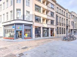 Family Retreat with Balcony in Meir, hotel en Amberes