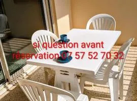 Studio climatisé avec coin nuit 150m de la plage