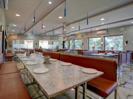 Neelkanth Hotel And Restaurant, hotell i Vadodara