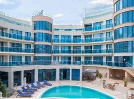 Апартамент с басейн в Aquamarine, Обзор, до морето