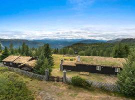 Historic Log Cabin By Rondane National Park, hotel a Lårgard
