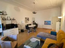 Geräumiges 2-Raum-Apartment mit Loggia