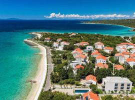 Bumblebee apartments & rooms with pool, hotel v Novalji