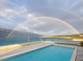 Luxury Beach Apartment Adria with Private Pool and Sea View