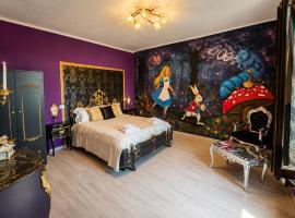 Wonderland, stanze con murales dipinti a mano e balcone panoramico - riduzione prezzo biglietti Cascata delle Marmore, hôtel à Arrone