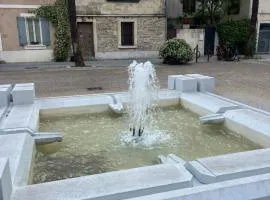 La maison sur la place dans Aigues Mortes