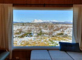 Nature-Close Cabin In Tranquil Mountain Area, hotel em Ulnes