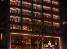 E-88 Hotel, hótel í Tirane