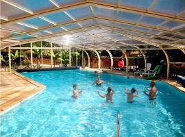 Chalet 2 étoiles - Piscine - ccbgaba، فندق في Bézenac