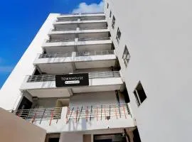 Super Townhouse Sector 18 Udhyog Vihar