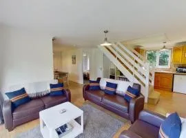 88 Strawberry Hill, Tolroy Manor