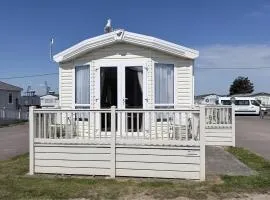 Lovely 6 Berth Caravan At Suffolk Sands Holiday Park Ref 45010Mv
