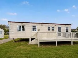 Superb Caravan By The Seaside In Kessingland, Suffolk Ref 90040Sg