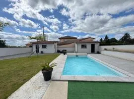 B & G - Studio avec terrasse et accès à la piscine