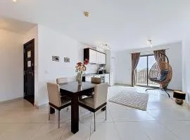 Apartamento T2 Moderno com Varandas em Santa Maria