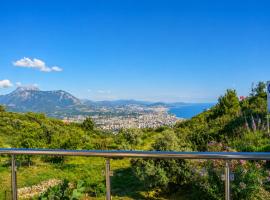 Villa with pool and great sea and city views, hotel di Alanya