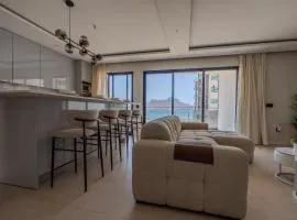 Sharksproperties Luxury 3BR Ocean View Apartment with Rooftop Pool 6 Guests