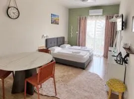 Smart Deluxe Studio N9 private Kitchenette Balcony Beach 250m Marina Port 900m