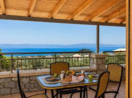 Emilia's Guest House with Sea View Balcony, Stoupa, hotel u gradu 'Stoupa'