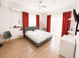 Smart Comfort StudioN5 private Kitchenette Bathroom Beach 250m Marina Port Old City 900m, hotel di Limassol