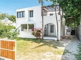 Moya Bay - 3 Bedroom Waterfront House
