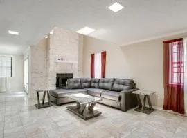 2 Mi to Lake! Townhome w/ Pool Access in Kenner