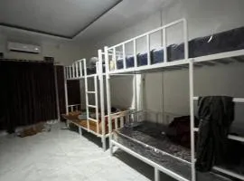 Selong belanak surf hostel