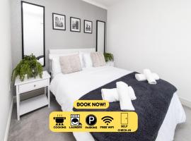 3BR Thames Retreat Heathrow 10min and Train 5min, hotel a Staines