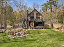 Luxe Chalet with Sauna, Hot Tub and Fire Pit, hotel a Lake Harmony