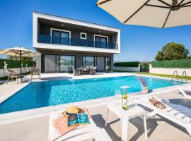 Villa Grand Yasar 4, hotel a Okçular