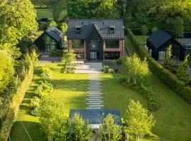 Luxury Cheshire Mansion -Private grounds -Sleeps 10