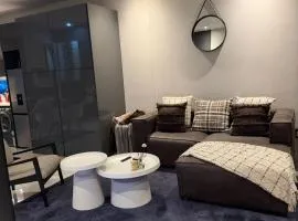 Modern Luxury Apartment- The Paramount Houghton Estate near Rosebank & Sandton