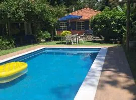 Casa de Campo com Área Gourmet e 5 Suítes em Vassouras