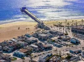 2026 Award Winner, Luxe 2BR, steps to sand & pier, with fire pit, AC and parking