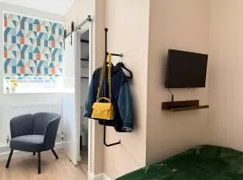 Micro Room for 2 | Easy Access to Central London