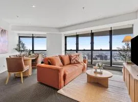 Ryeva Stays with free Parking, Pool, Sauna, Gym & River Views