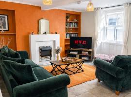 Bourne Cottage, Stylish 3 Bed Retreat for Families & Groups, Sleeps 7, Pets Welcome, viešbutis mieste Castleton