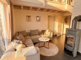 Villa Waterkant am See mit Sauna, Kamin & Garten, hotel di Nordhorn