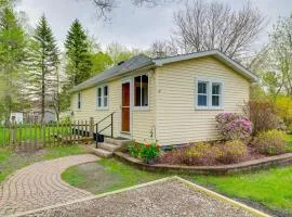 Blocks to Beach & Eats! Elk Rapids 'Cozy Cottage'