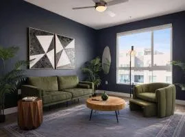 Chic Stay 10Min to Disneyland with Pool,Gym & Parking