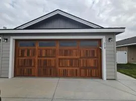 Cozy 2BR Home Parking Full Kitchen