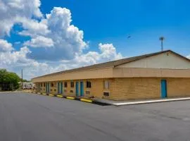 Champions Inn Del Rio TX Near US 90
