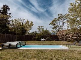 Domaine des Jallets piscine sauna et nature โรงแรมในOuches