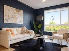 Stylish Stay 10 Min to Disneyland with Pool & GYM