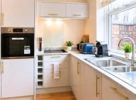 Spacious 1 King Bed Apartment York City Centre - 5 min from Train Station
