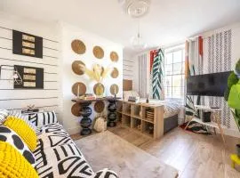 The Docks On Your Door - Unique Interiors - Sleeps 3