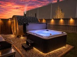 Urban Utopia - Hot Tub - Sauna - BBQ - Firetable - Garage - AC